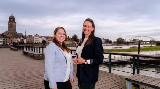 Carlijn-Leenders-en-Claire-Evers-FotoGrietje-101-696x464